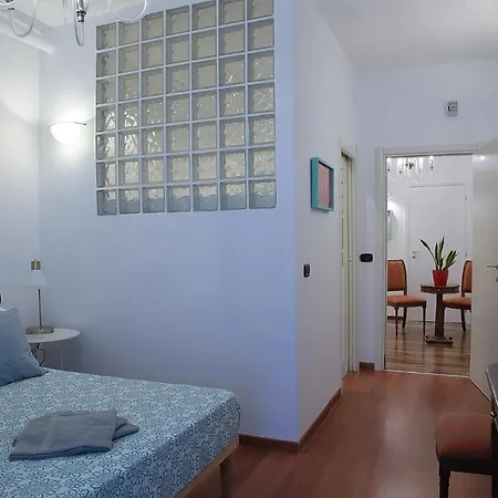 Savoia & Cavour _ Premium Signature _ Bari